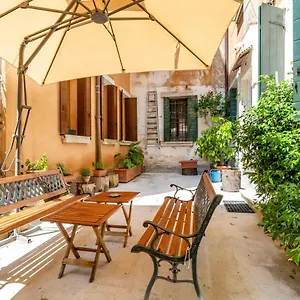  Appartement Queen House Garden Italië