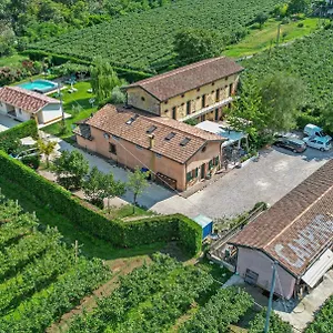  Vakantieboerderij Revena Italië